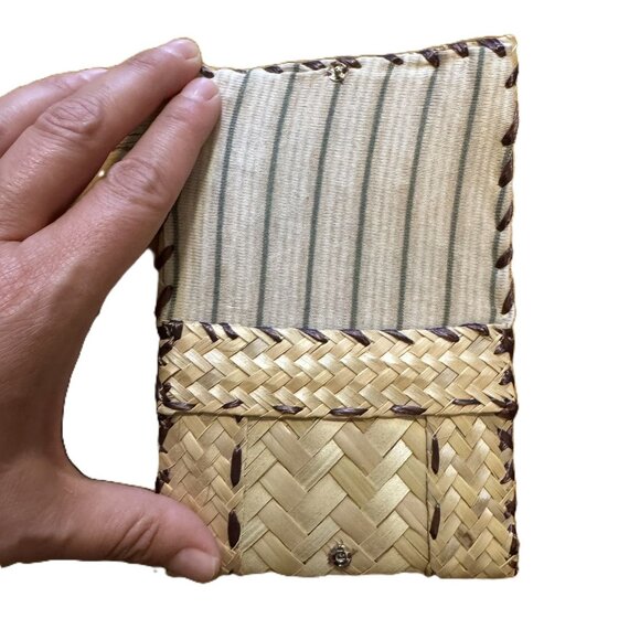 Vintage Woven Straw Bi-Fold Wallet, "Bahamas" & Floral Accents, Boho Accessory - Picture 3 of 6